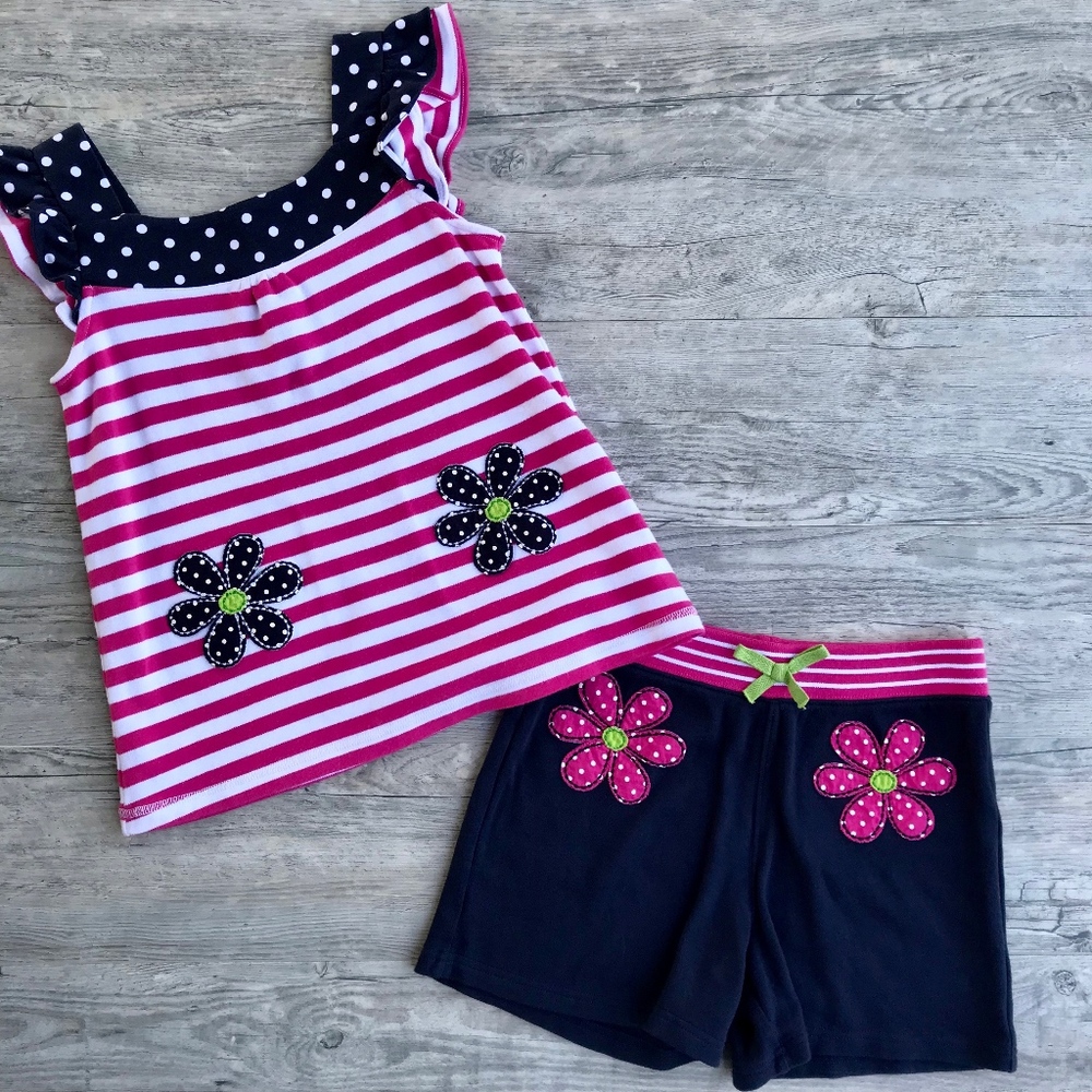HARTSTRINGS FLOWER APPLIQUÉ TOP AND SHORTS SIZE 12